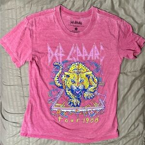 Def Leppard Distressed Top Sm